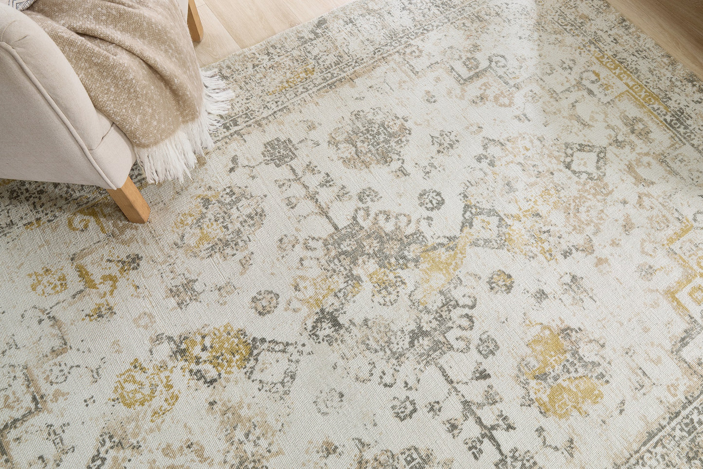 Origins Vogue Traditional Vintage Look Rug in Light Grey Ochre