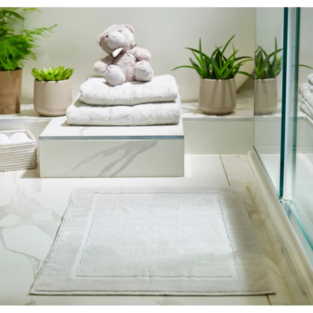 Hug Rug Bamboo Border Bath Mat Shower for Hotel and Bathroom White Towel Mat in 50 x80 cm