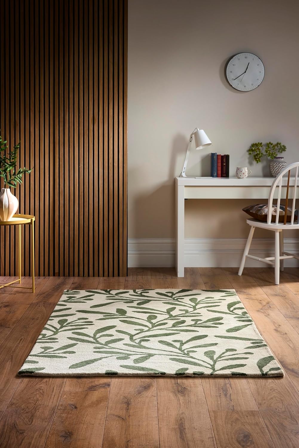 Trailing Leaf Wool Rug – Hand-Tufted Botanical Wool Carpet in Olive Green & Beige