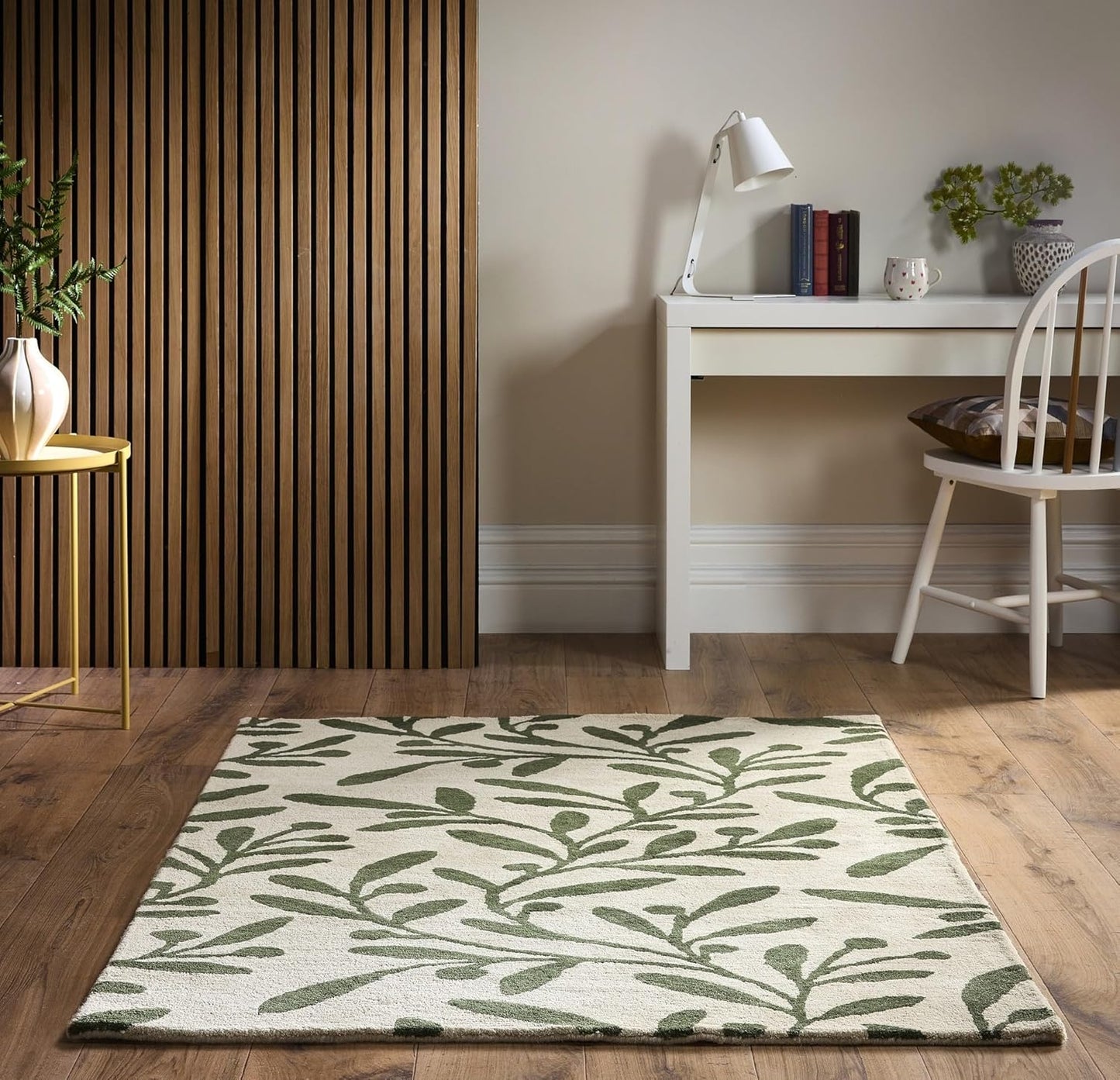 Trailing Leaf Wool Rug – Hand-Tufted Botanical Wool Carpet in Olive Green & Beige